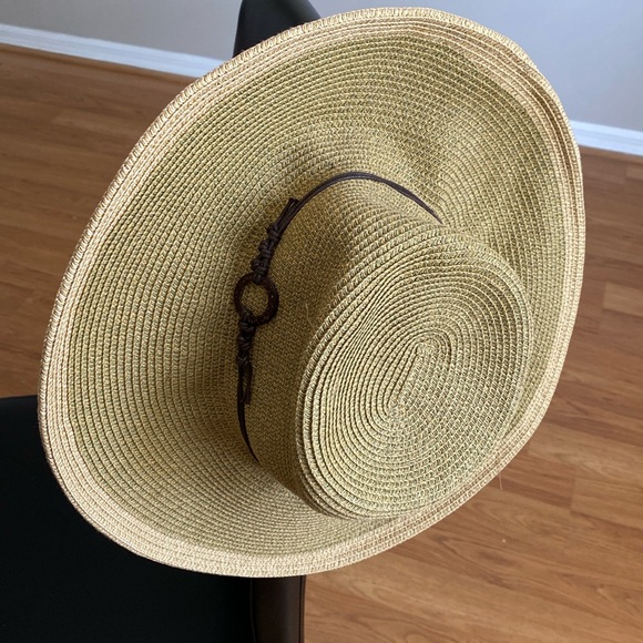 Accessories - Elegant Tan Sun Hat with Brown Band